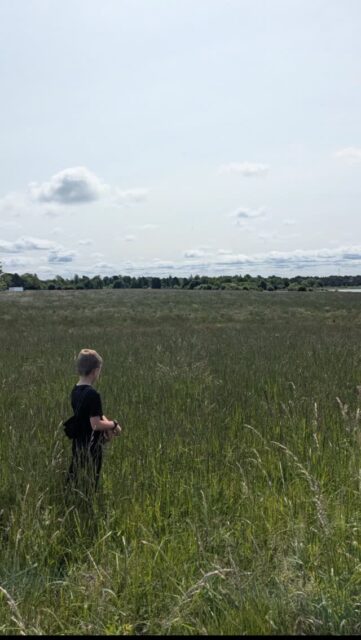 Du ved at du har et Manifestor-barn når h*n står midt ude på marken, spejder ud over alle mulighederne og træder nye stier som andre kan følge ✨💛

#livetsommor #mortiltre #mortilto  #moderskab  #morliv #morlivet #livetmedbørn #familieliv  #hverdagslykke #hverdagsglæde #glæde #lykke  #livsglæde #alterenergi #humandesign #humandesignreading #humandesignsystem #humandesignparenting #parentingbyhumandesign #moderskabmedhumandesign #forældreskabmedhumandesign #manifestor #livsgladmor