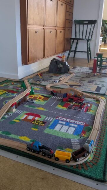 Hvordan det kan se ud, når en Manifestor og en Generator leger sammen... Så skal de indimellem gå virkelig meget på kompromis med hinanden - i hvert fald herhjemme. De har nemlig hver deres forståelse af at "lege sammen" og er drevet af forskellige mål. 

Vores kære Manifestor får så utrolig mange ideer hele tiden, til at skabe og bygge, og al hans fokus og energi vil derhen. Al leg giver ham en ide til at videreudvikle. Vores kære Generator derimod vil bare SÅ gerne lege med det der bliver bygget - sammen. 

Men det jeg ser der sker er, at vores kære Generator bliver rigtig frustreret, fordi "Hvornår er vi klar til at gå i gang med legen?!" og vores kære Manifestor bliver faktisk vred over hele tiden at blive afbrudt i det han er i gang med - han har lige fået dagens mest fantastiske ide, som han har et kæmpe drive til at eksekvere på. Derudover er han bare meget selvstændig, så for ham er det helt fint at "lege" ved siden af hinanden. De har altså hver deres forståelse af det at "lege sammen". 

Det skaber unægtelig nogle gnidninger engang imellem og et behov for at forventningsafstemme, når de spørger hinanden, om de vil lege sammen. Det ene er ikke mere rigtigt end det andet. De går bare ind til det med forskelligt syn og behov. 

At jeg jeg som mor har en forståelse for hver deres type, gør det utrolig meget nemmere for mig, at hjælpe dem og se situationen fra hver deres side.

#mortiltre #mortilto #moderskab #morliv #morlivet #livetmedbørn #familieliv #hverdagslykke #hverdagsglæde #glæde #lykke #livsglæde #alterenergi #humandesign #humandesignreading #humandesignsystem #humandesignparenting #parentingbyhumandesign #moderskabmedhumandesign #forældreskabmedhumandesign #manifestor #generator 
#humandesignmanifestor #humandesigngenerator #livsgladmor