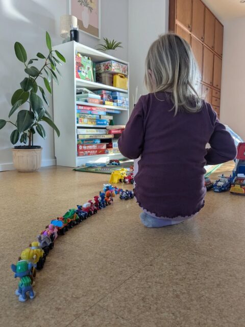 Jeg tror, at noget af det sværeste som mor er ikke at vide, om man gør det rigtige. Den tvivl kan virkelig fylde og dræne en. Jeg har været der selv og har også talt med andre mødre, som har det sådan. De gør det så godt, men kan stadig føle sig forkerte.Jeg tror på, at det slet ikke handler om at gøre det rigtigt, men om at forstå ens børn og sig selv på et dybere plan. Fx gennem Human desig 💛Har du brug for at forstå dig selv bedre i rollen som mor eller har du brug for, at forstå dine børn og jeres dynamik, så tøv ikke med at række ud. Jeg står klar til at hjælpe dig.Psst... Lige nu har jeg 40% på alle mine ydelser ✨#humandesign #livetsommor #livetmedbørn #familieliv #moderskab