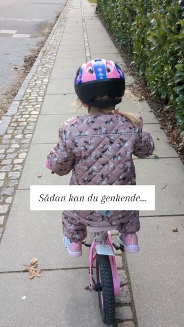 Du kan begynde at få en fornemmelse ved at kigge på deres adfærd...🌼 Nogle børn tager initiativ til en masse projekter.🌼 Andre har masser af energi som skal bruges.🌼 Nogle bliver hurtigt trætte og har brug for pauser.🌼 Andre er eventyrlystne og elsker at prøve ting af.🌼 Nogle har brug for et sted, hvor de kan trække sig tilbage og være alene.Det er selvfølgelig ikke hele billedet, kun lige toppen af isbjerget. Men det kan være første skridt i at forstå dem bedre 💛Kan du genkende dit barn i noget af det?#humandesign #moderskab #livetsommor #familieliv #morlivet