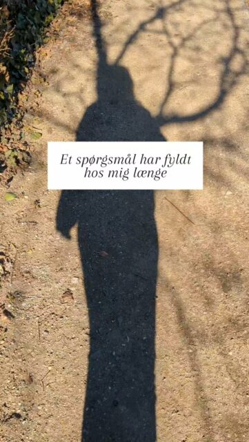 Det spørgsmål som har fyldt meget hos mig de sidste par måneder er...�"Hvordan hjælper jeg bedst dig der er mor?"Det har jeg brugt lang tid på at finde ud af.Med min Manifesting Generator energi får jeg nemlig mange ideer, jeg har mange interesser og jeg kan se mange veje til at hjælpe dig som mor. Det svære for mig har været, at jeg troede at jeg skulle vælge én retning.I starten troede jeg, det handlede mest om Human Design, indtil at det gik op for mig, at Human Design er værktøjet og målet er, at du som mor finder hjem til dig selv, så du kan opleve glæde, energi og overskud i hverdagen.  Langt om længe har jeg fundet et format, hvor jeg føler mig fri og hvor jeg kan bevæge mig med den energi jeg mærker under vores session.I den anledning har jeg også opdateret min hjemmeside, forenklet og forfinet den. Jeg håber du vil tage et kig. Find link på min profil.Jeg glæder mig til at byde dig indenfor til mine sessioner 🙏❤️#moderskab #livetmedbørn #familieliv #livetsommor #humandesign